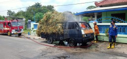 Beras Meroket Petani Terbakar Saat Bawa Hasil Panen