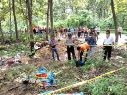 Nganjuk Gempar! Warga Temukan Mayat Wanita Telanjang dan Pergelangan Tangan Putus di Hutan Jati