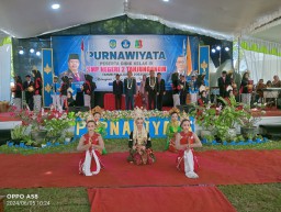 Purnawiyata SMP N 2 Tanjunganom Suguhkan Tari Daerah