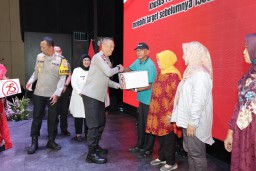 Hari Bhayangkara ke - 78 Polda Jatim Gelar Bakkes di Lumajang Layani 16 Ribu Lebih Warga Masyarakat