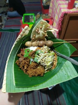 Rekomendasi 4 Warung Pecel Ini Buka 24 Jam di Nganjuk, Wajib Dicoba!