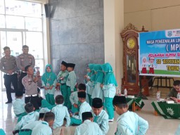 Polres Nganjuk Lakukan Sosialisasi dan Edukasi Tertib Berlalu Lintas di SD Aisiyah 1 Nganjuk 