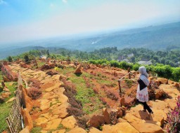 Wisata Bukit Batu Songgong di Nganjuk, Menyelami Kecantikan Alam