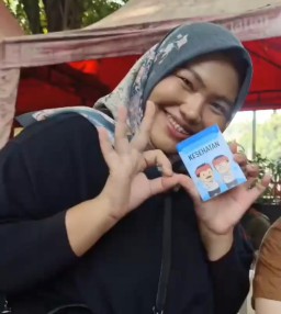 Widhi Nastiti, Istri Calon Wakil Bupati Tri Handy Cahyo Saputro, Wakil dari Calon Bupati Marhein Jumadi (Paslon Nomor Urut 03), Gelar Cek Kesehatan dan Pengobatan Gratis di Car Free Day Alun-Alun Nganjuk