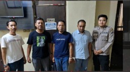 Uang Palsu Beredar di Nganjuk, Dua Pelaku Ditangkap Polisi di Pasar Sawahan