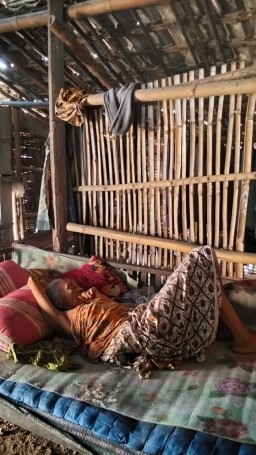 Kisah Pilu Nenek Katinah Sukomoro Bertahan Hidup di Gubuk Hampir Roboh