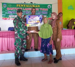Selalu Siap Bantu Pemerintahan Desa, Babinsa Koramil Ngluyu Dampingi Penyaluran Bantuan Langsung Tunai Dana Desa.