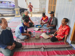 Cerminan Kemanunggalan TNI Dengan Rakyat Babinsa Desa Tempuran Koramil Ngluyu Melaksanakan Komsos