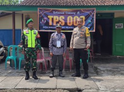 Babinsa Koramil 0810/15 Rejoso Amankan Jalannya Pesta Demokrasi Pilkada Serentak 2024 Desa Banjarejo