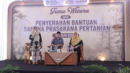 Dinas Pertanian Nganjuk Serahkan 8 Unit Hand Traktor kepada Petani Tembakau
