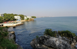 6 Rekomendasi Pantai di Lamongan, Jawa Timur untuk Liburan Bersama Teman