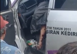 Ambulans RSUD Gambiran Kota Kediri Tertabrak KA Matarmaja, Sopir Meninggal Dunia