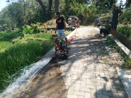 Babinsa Koramil 0810/15 Rejoso dampingi Kegiatan Pompanisasi di Desa Binaan