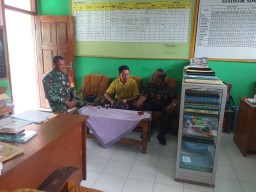 Tingkatkan Kemanunggalan TNI Dengan Rakyat, Babinsa Koramil Ngluyu Melaksanakan Komsos Bersama Masyarakat Binaan