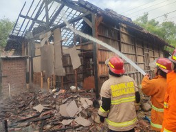 Rumah Warga Losari Gondang Dilalap Api Gara-gara Obat Nyamuk, Begini Kronologinya
