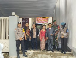 Berikan Rasa Aman Babinsa Koramil 06 Kertosono Laksanakan Pengamanan Natal di GEREJA JAWI WETAN.