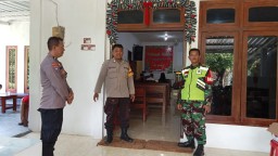 Anggota Koramil 0810/19 Jatikalen Melaksanakan Pengamanan Perayaan Natal Di Wilayah Kec. Jatikalen