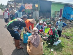 Babinsa Bersama PPL Melaksanakan Pendampingan Pertanian di Desa Oro Oro Ombo