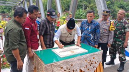 Peresmian Jembatan Dung Bencah di Desa Kweden, Kecamatan Ngetos, Kabupaten Nganjuk