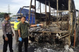 Bus AKAP Terbakar Hebat di KM 642.400 Rejoso, Kabupaten Nganjuk
