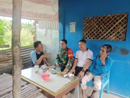 Adu Bako Babinsa Koramil 0810/02 Bagor Dengan Warga Sharing Permasalahan Yang Terjadi