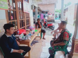 Babinsa Koramil 0810/02 Bagor Komsos Pantau Perkembangan Situasi Dan Kondisi Wilayah