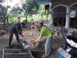 Karya Bhakti Babinsa Koramil 0810/02 Bagor Kel. Kedondong Rehab Masjid