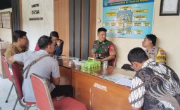 Perkuat Sinergitas, Babinsa dan Bhabinkamtibmas Rutin Komunikasi Sosial dengan Perangkat Desa