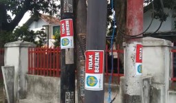 Satpol PP Tertibkan Tiang Fiber Optik Ilegal di Nganjuk, Investor Diingatkan Patuhi Aturan
