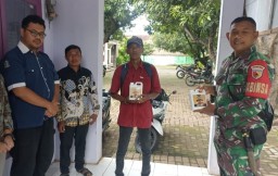 Babinsa Koramil 0810/18 Ngetos Bersama PPL Sosialisasi Penyemprotan Desinvektan Cegah PMK