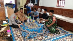 Babinsa Koramil 0810/05 Sawahan Komsos dengan Tokoh Agama Di Desa Binaan