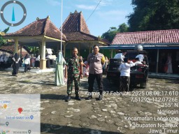 Babinsa Koramil 0810/13 Lengkong Turut Amankan Kegiatan Pawai Ta'aruf Jelang Ramadhan Siswa TPA Ds. Ngringin Kec. Lengkong