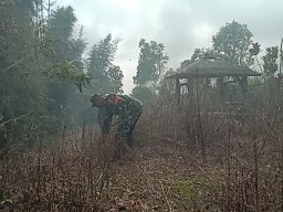 Sambut Datangnya Bulan Suci Ramadhan, Babinsa Desa Blongko Bersama Warga Laksanakan Kerja Bakti
