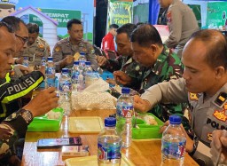 Perkokoh Sinergitas Kodim 0810/Nganjuk Gelar Sahur Bersama TNI - Polri