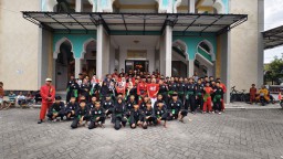 Puluhan Anggota Pagar Nusa Bagorwetan Bagi-Bagi Takjil Ramadhan