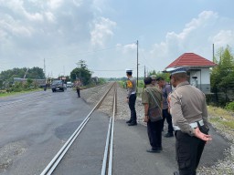 Polres Nganjuk Gelar Patroli Jalur Black Spot dan Mitigasi Palang Pintu KA Jelang Puncak Arus Mudik