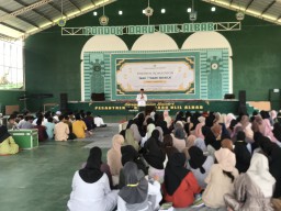 Dari Kota ke Desa, Ratusan Siswa SMAN 1 Taman Sidoarjo Belajar Agama di Nganjuk