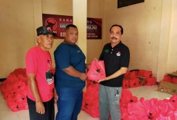 DPC PDI-P Nganjuk Berbagi Ribuan Paket Sembako untuk Pengurus dan Warga di Bulan Ramadhan