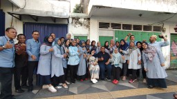 Abdullah Raffi Syah "Anak Viral Berhati Dermawan" Bocah 6 Tahun Jadi Sorotan! Bagikan Takjil di Nganjuk Bersama Keluarga Besar H. Arif Nur Syaifulloh
