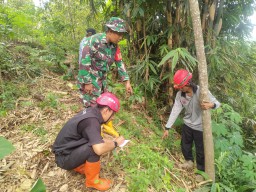 Cegah Dini Terjadinya Bencana Babinsa Koramil Ngetos Mitigasi Bersama BPBD Nganjuk