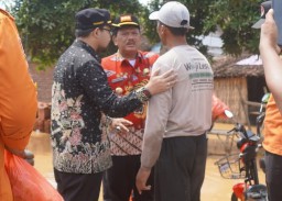 Banjir Landa Nganjuk, Bupati dan Wakil Bupati Sigap Salurkan Bantuan