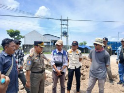Pabrik Rokok di Mlorah Rejoso Diduga Lakukan Pengurukan Lahan Ilegal, Satpol PP Turun Tangan