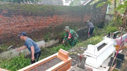 Ciptakan Lingkungan Bersih, Babinsa Bersama Warga Kerja Bakti Bersihkan Pemakaman Umum