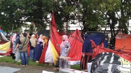 Tenda Pedagang di Pameran UMKM Hari Jadi Nganjuk Porak Poranda Ditiup Angin Kencang