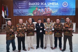 Bupati Nganjuk Pimpin Konsolidasi Alumni Unesa untuk Kemajuan Pendidikan