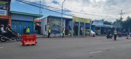 Sinergitas Babinsa Koramil 0810/10 Tanjunganom Dan Aparat Kepolisian Beserta Instansi Terkait Amankan Arus Balik Lebaran