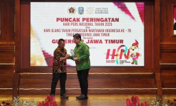Wamen Viva Yoga Raih Penghargaan dari PWI Jawa Timur, Janji Tingkatkan Kinerja
