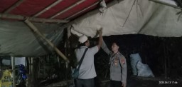 Polisi Bongkar Arena Judi Sabung Ayam di Ngronggot, Pelaku Kabur!