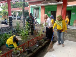 Dalam Rangka Hari Jadi Kab Nganjuk Ke 1088 Babinsa Tumbuhkan Semangat Gotong Royong Bersama Warga Binaan