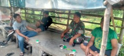 Keakraban Babinsa Dengan Warganya Wujud TNI Dicintai Rakyat